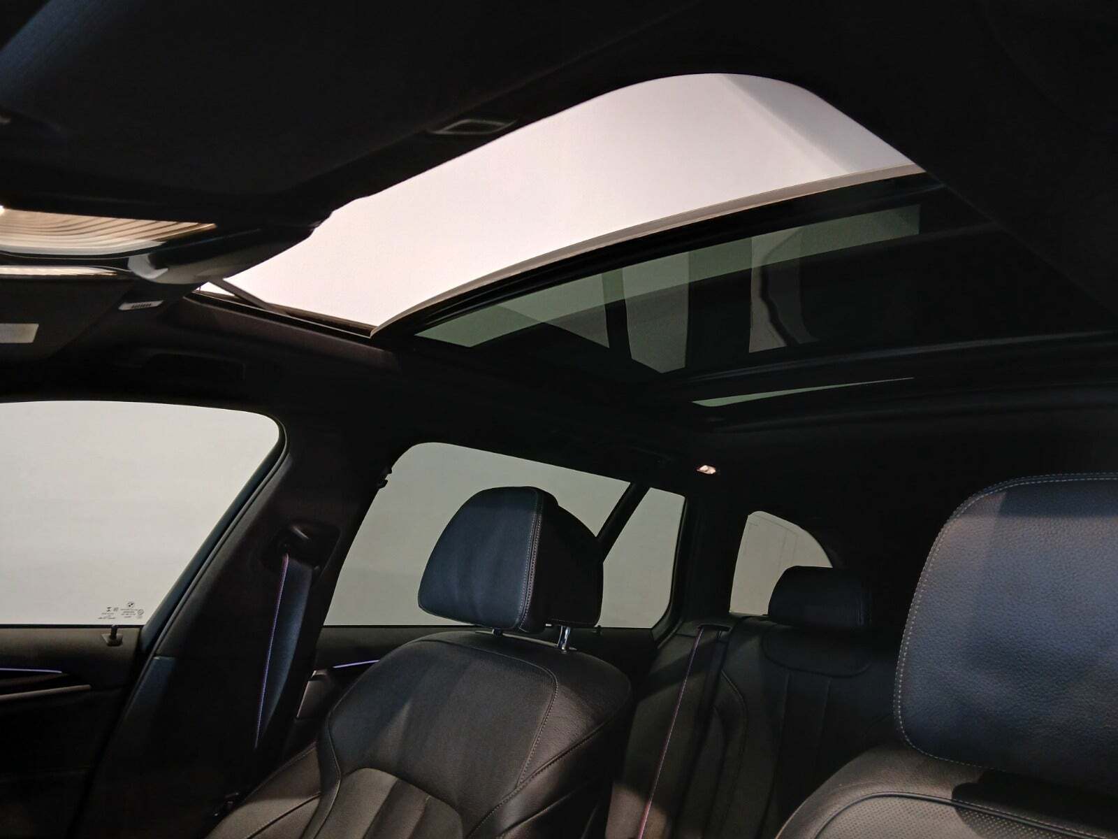 Hvid BMW 530e fra 2021