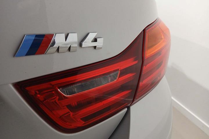 Hvid BMW M4 fra 2015 set udefra