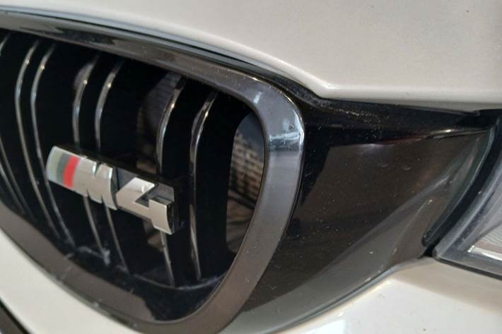 Hvid BMW M4 fra 2015