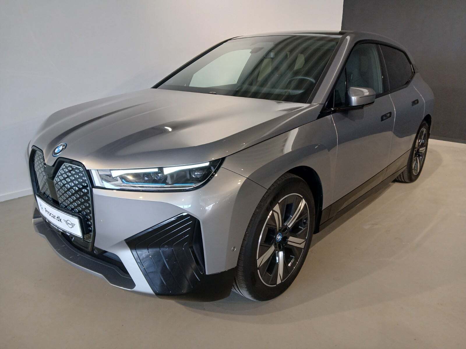 BMW iX xDrive50 Supercharged