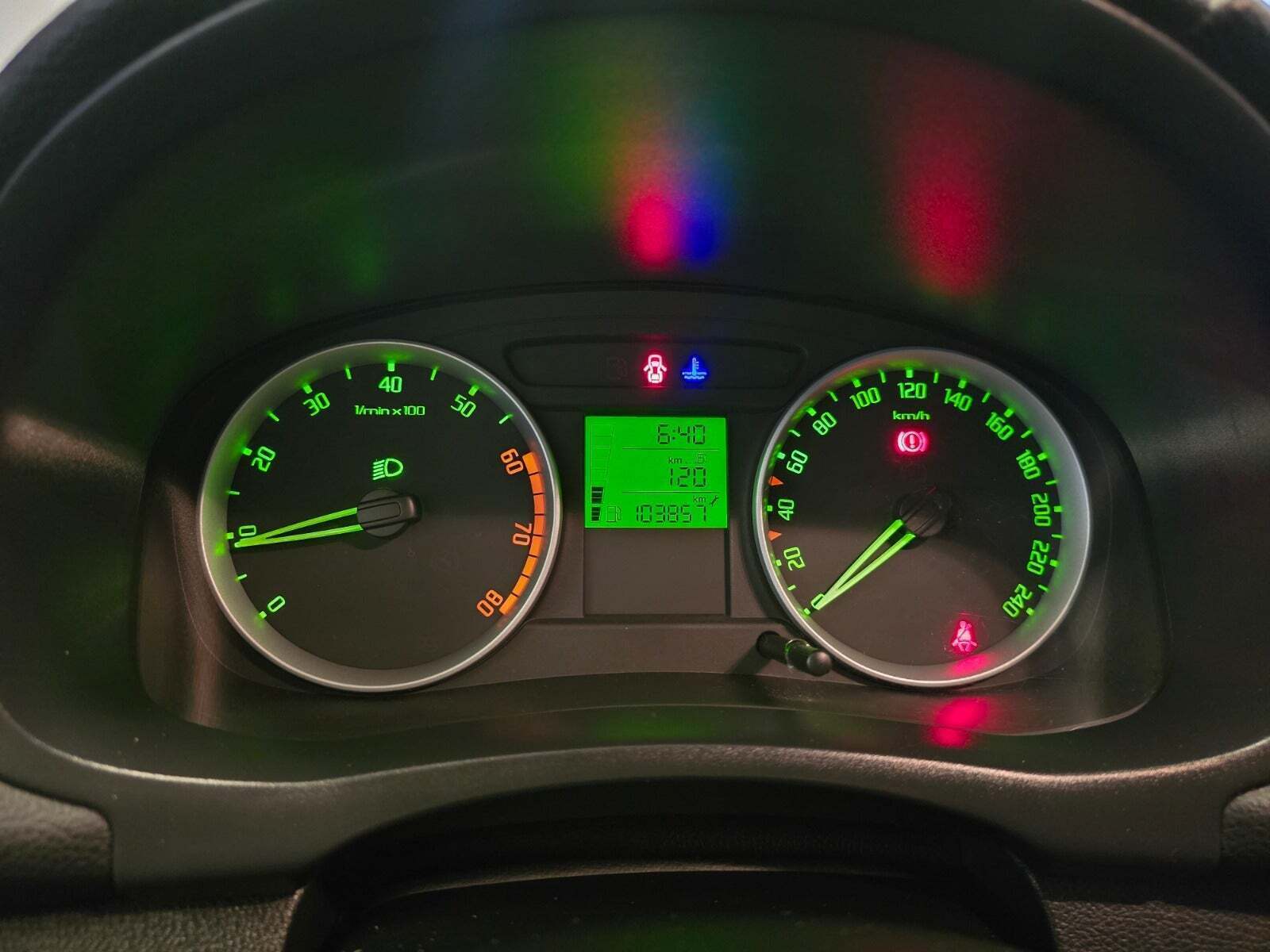 Orange Skoda Fabia fra 2008