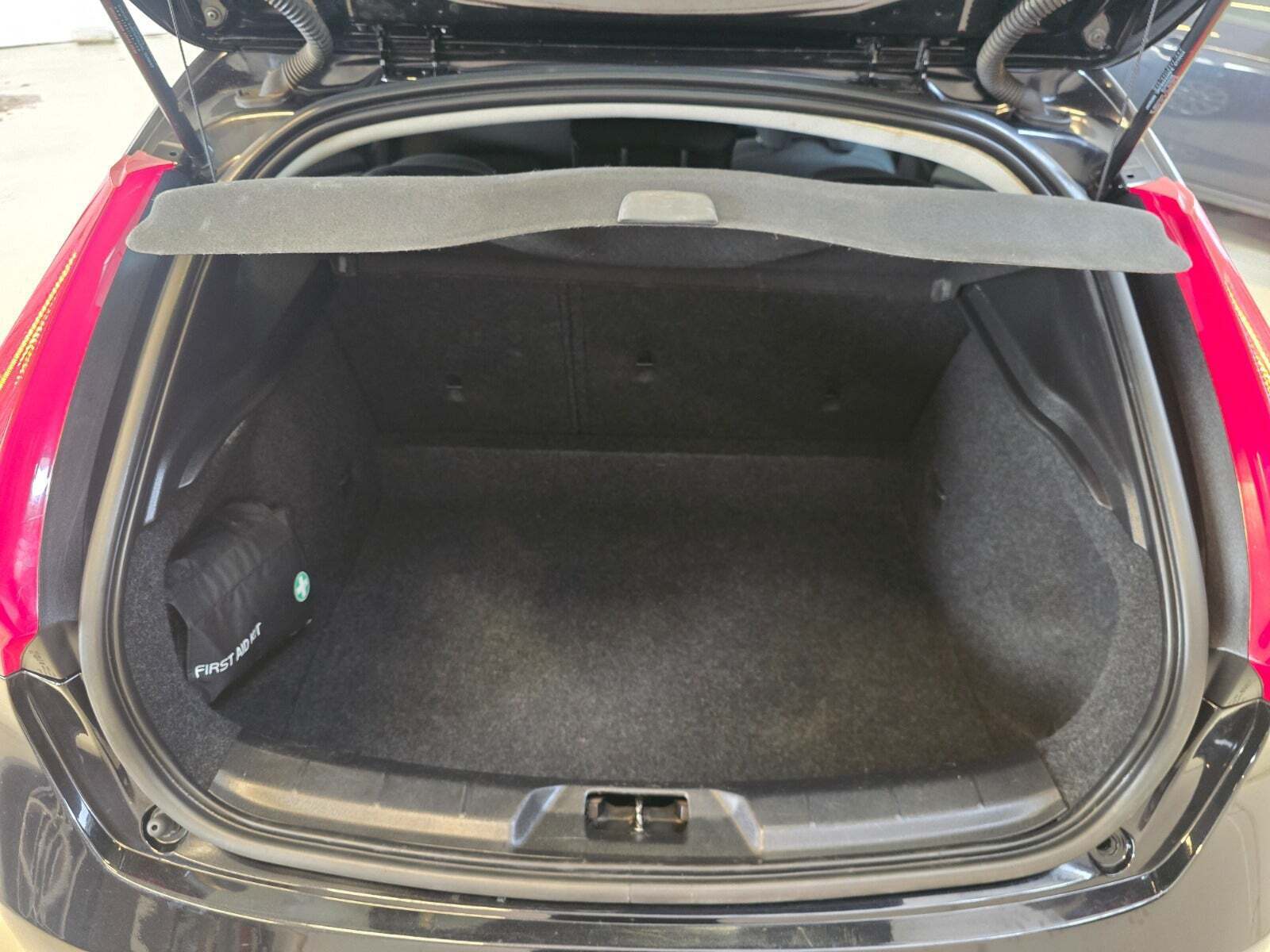 Sort Volvo V40 fra 2013