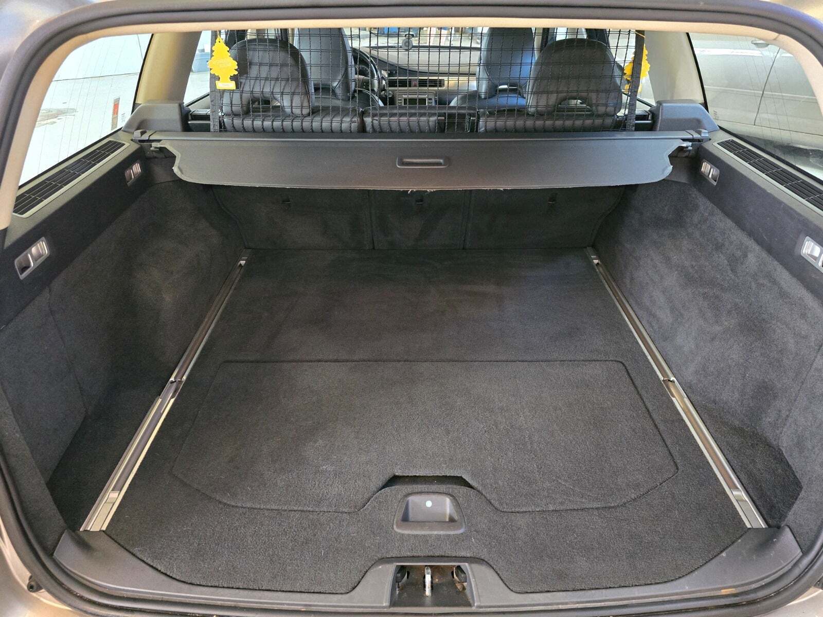 Orange Volvo V70 fra 2008