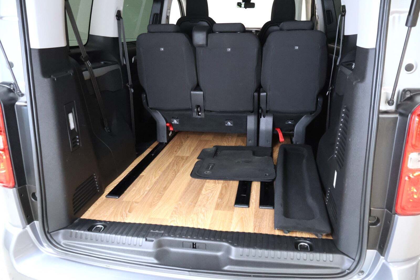 Grå Citroën ë-SpaceTourer fra 2023