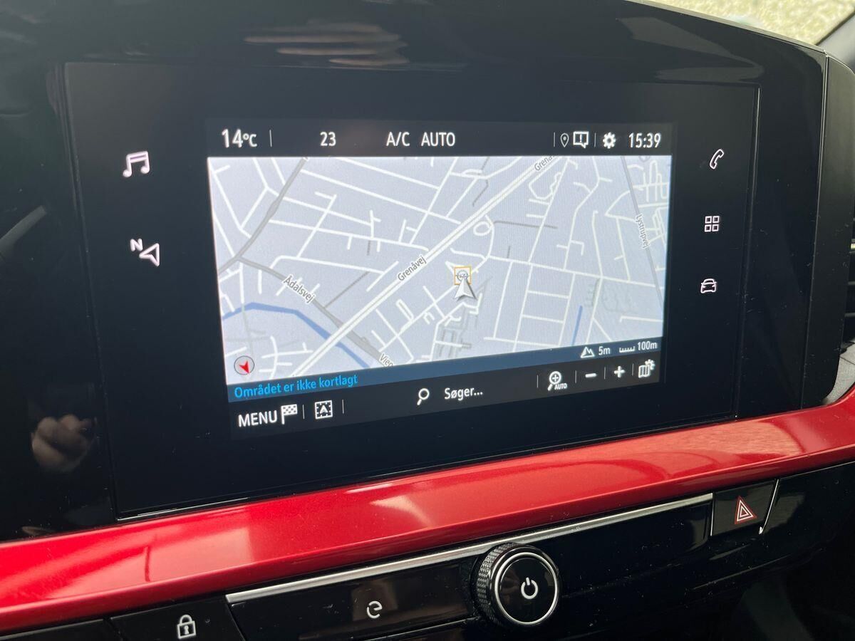 Sort Opel Mokka-e fra 2023