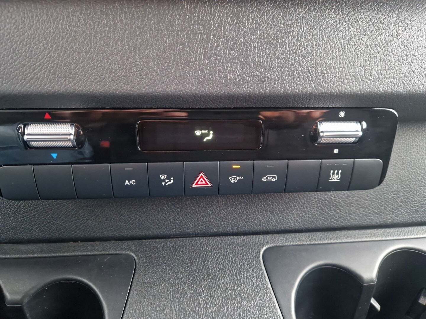 Hvid Mercedes Sprinter 317 fra 2022