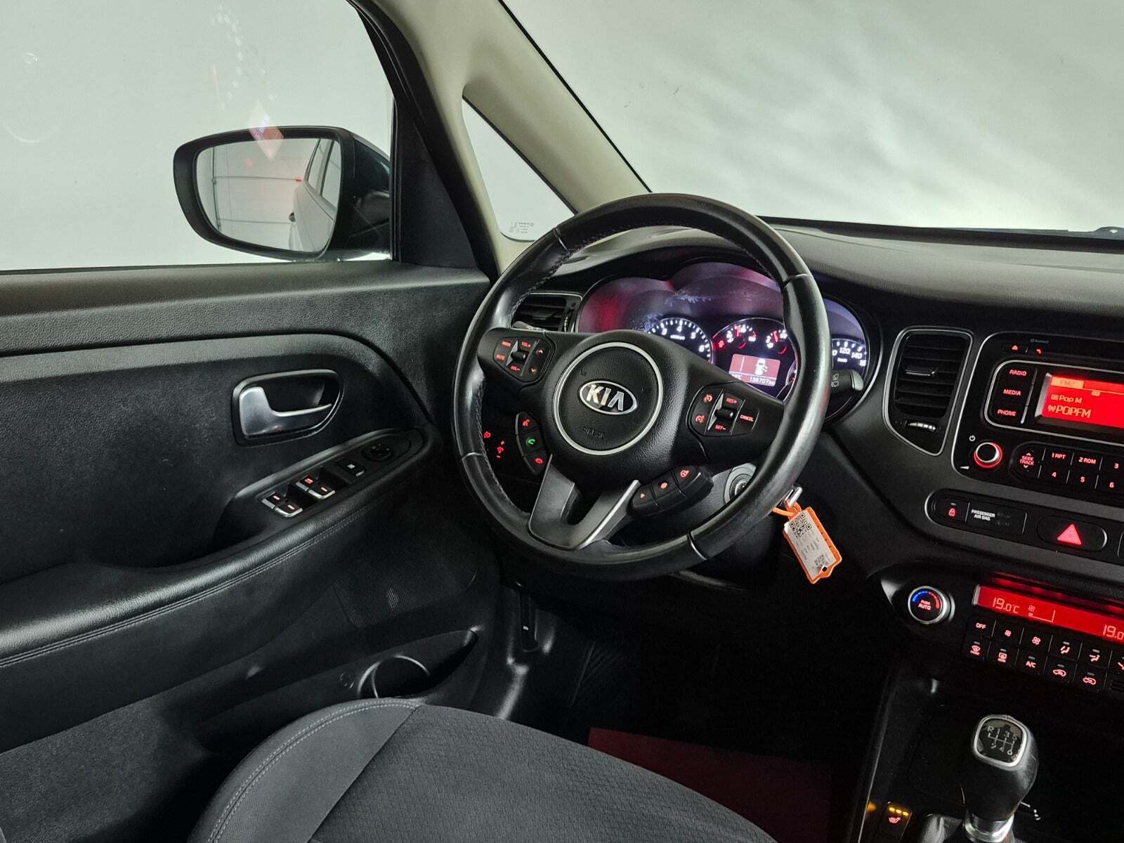 Blå Kia Carens fra 2018