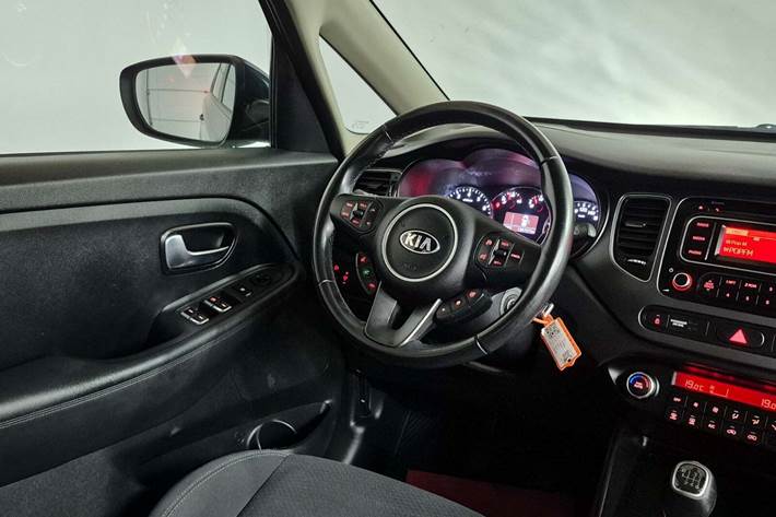 Blå Kia Carens fra 2018