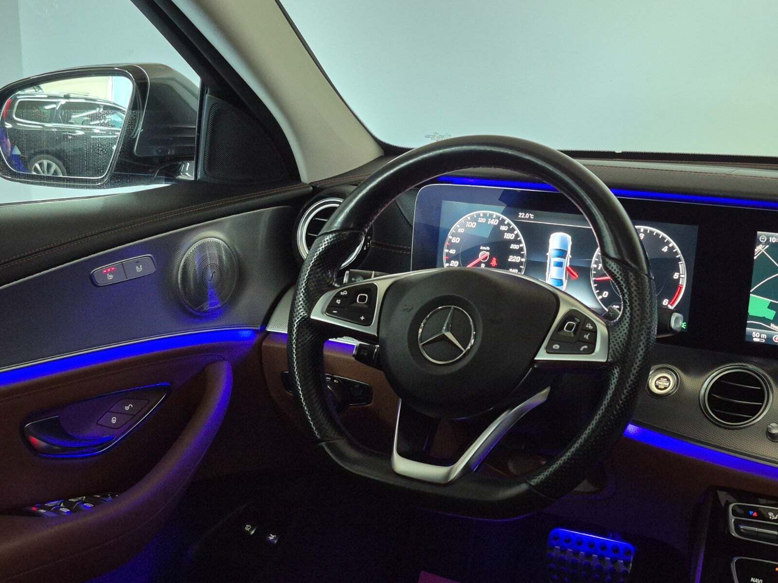 Grå Mercedes E350 d fra 2016