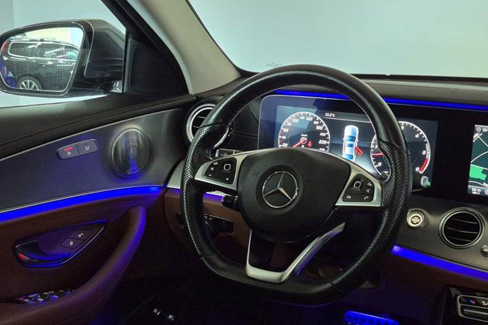 Grå Mercedes E350 d fra 2016