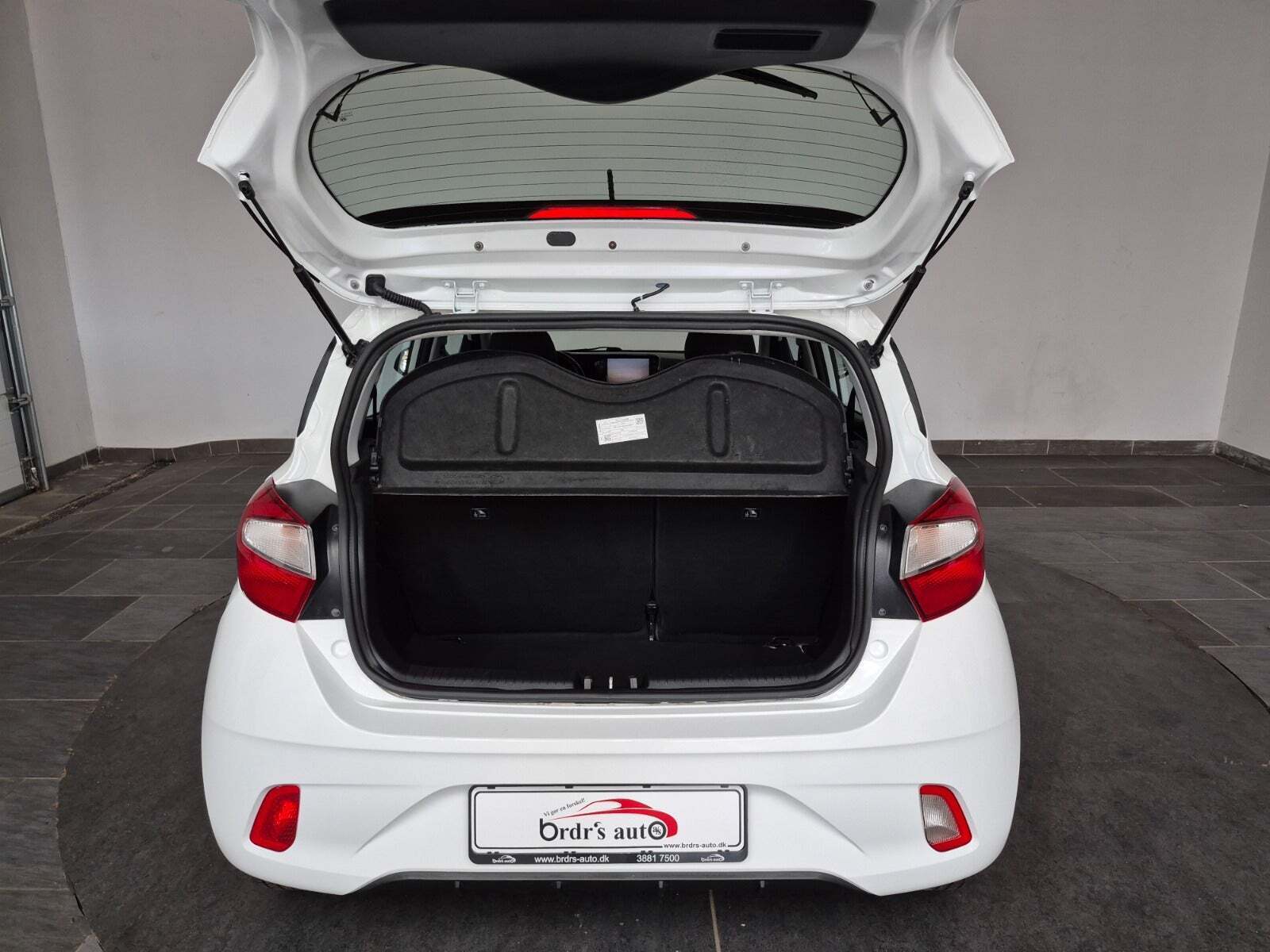 Hvid Hyundai i10 fra 2021