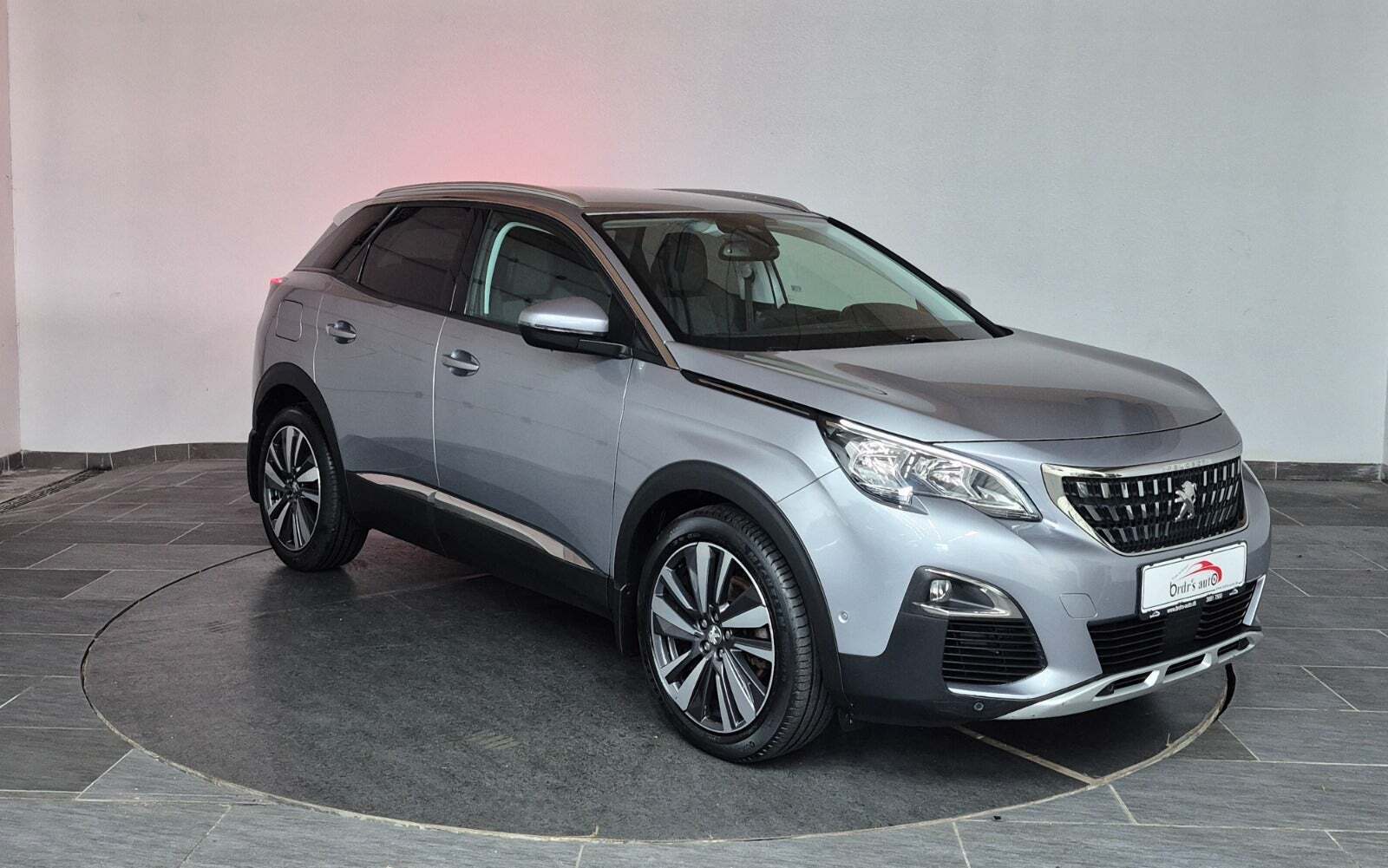 Grå Peugeot 3008 fra 2019