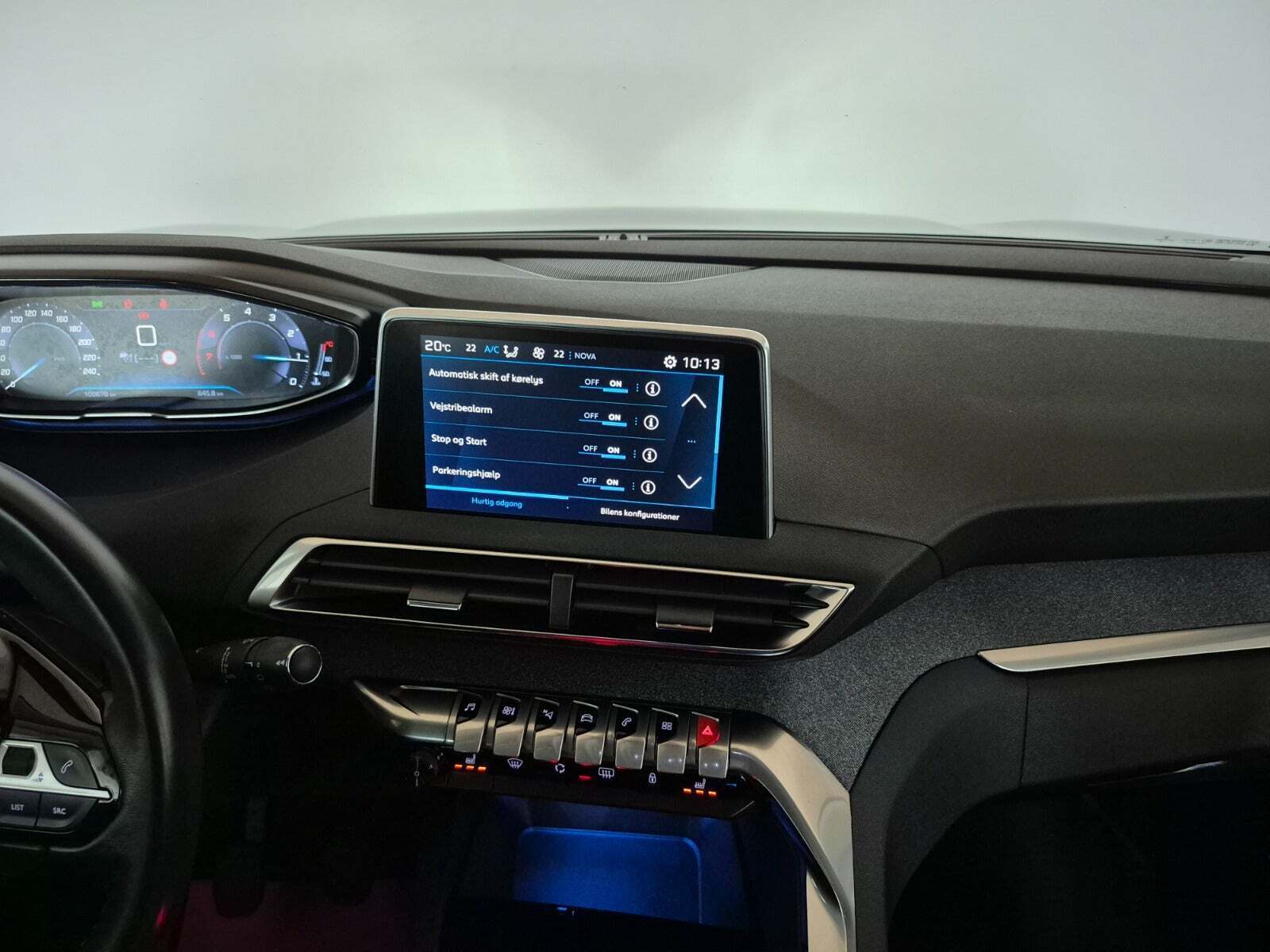 Grå Peugeot 3008 fra 2019