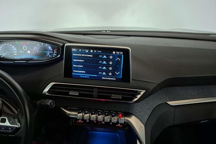 Grå Peugeot 3008 fra 2019