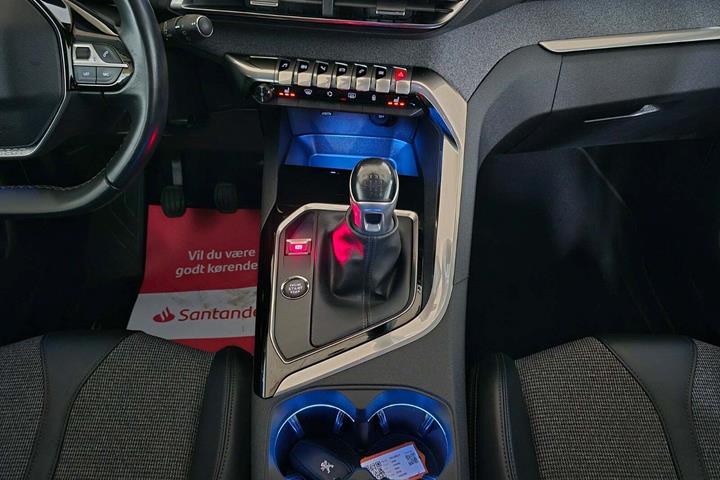Grå Peugeot 3008 fra 2019