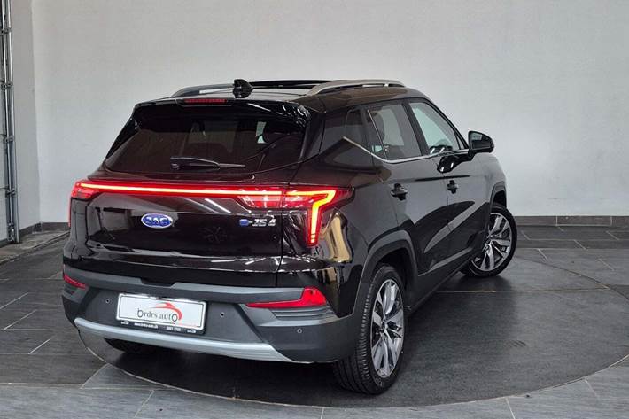 Sort JAC e-JS4 fra 2023 set udefra