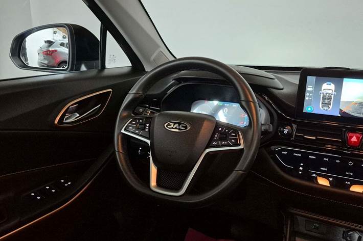 Sort JAC e-JS4 fra 2023 set indefra