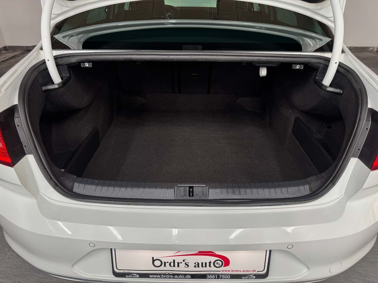 Hvid VW Passat fra 2017