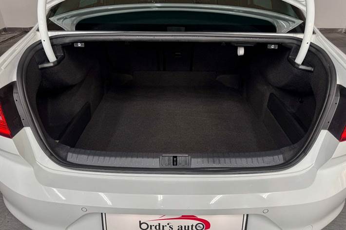 Hvid VW Passat fra 2017