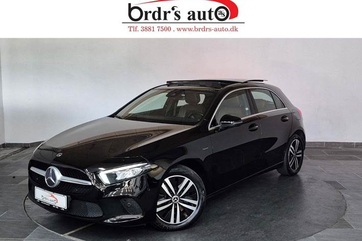 Sort Mercedes A250 e fra 2021 set udefra