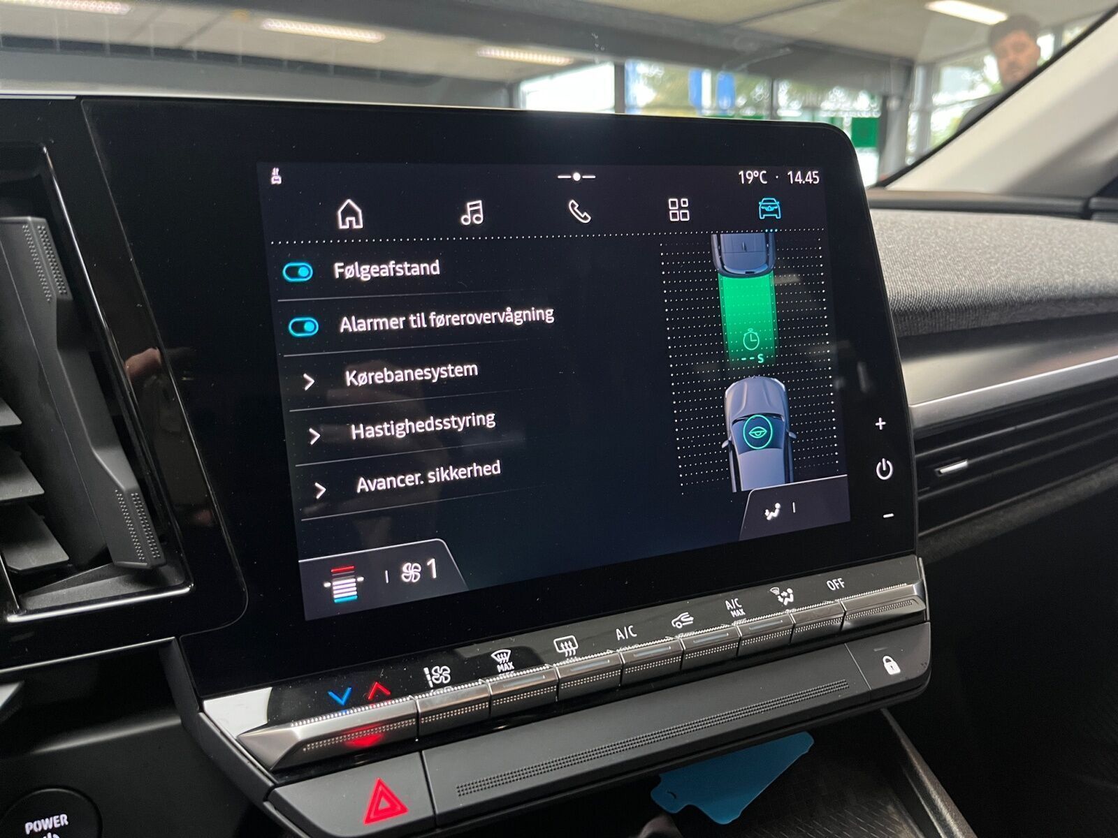 Hvid Renault Megane E-Tech fra 2022