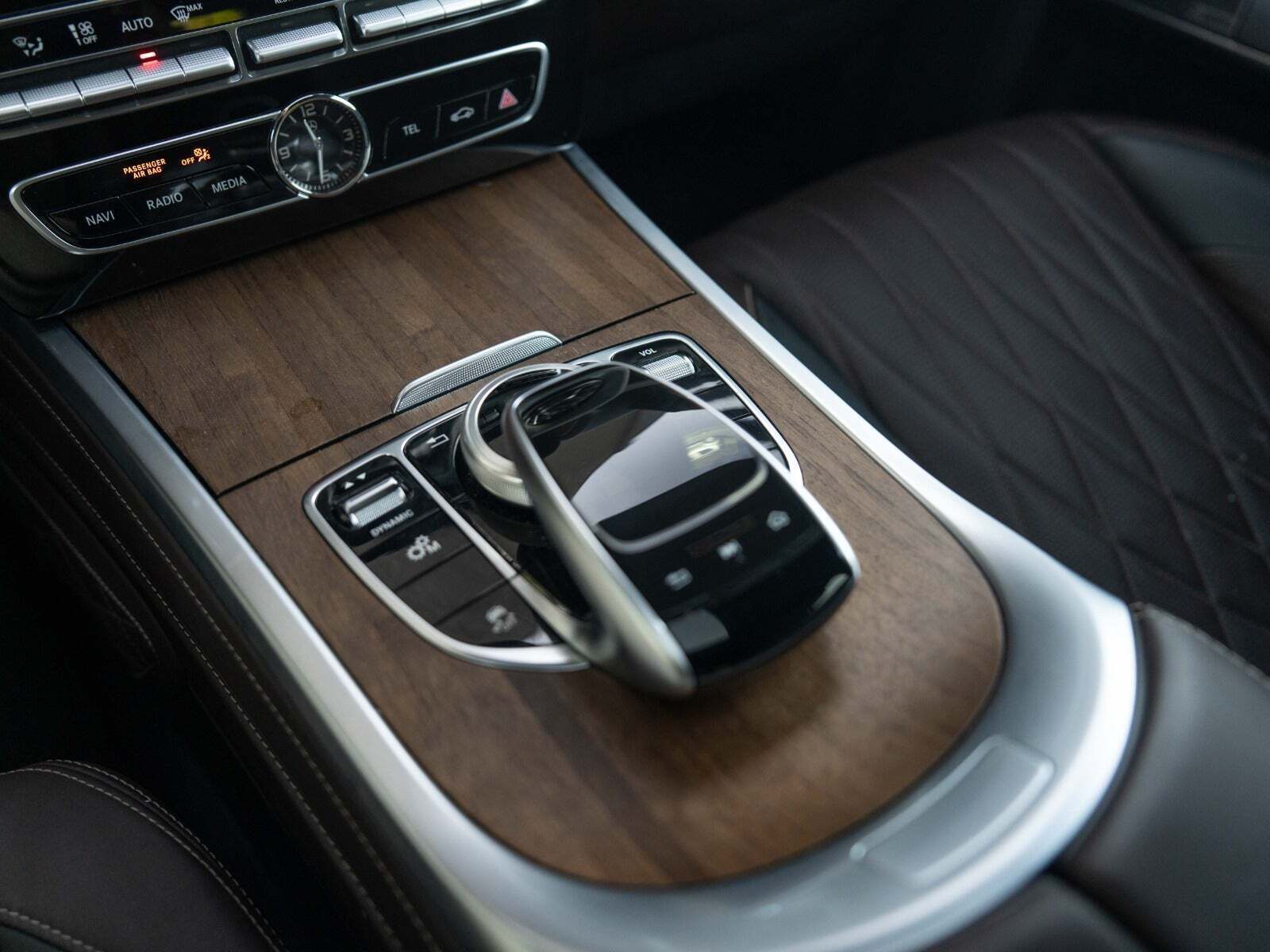 Grøn Mercedes G500 fra 2019