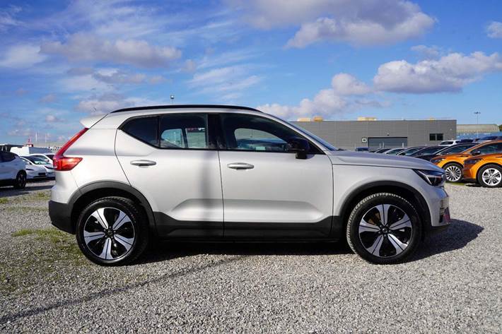 Sølv Volvo XC40 fra 2023