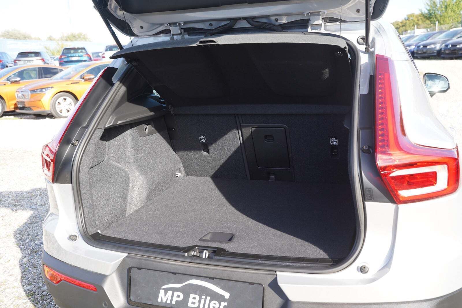 Sølv Volvo XC40 fra 2023