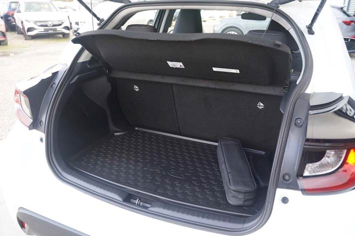 Hvid Toyota Yaris fra 2021