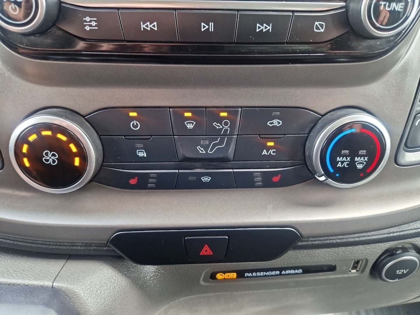 Rød Ford Transit Custom 340L fra 2019