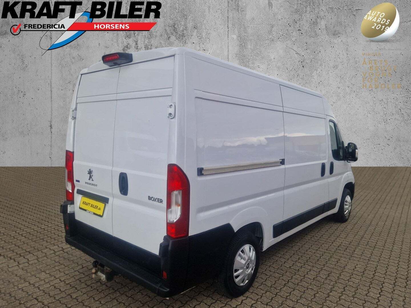 Peugeot Boxer 333 2,2 BlueHDi 140 L2H2 Premium