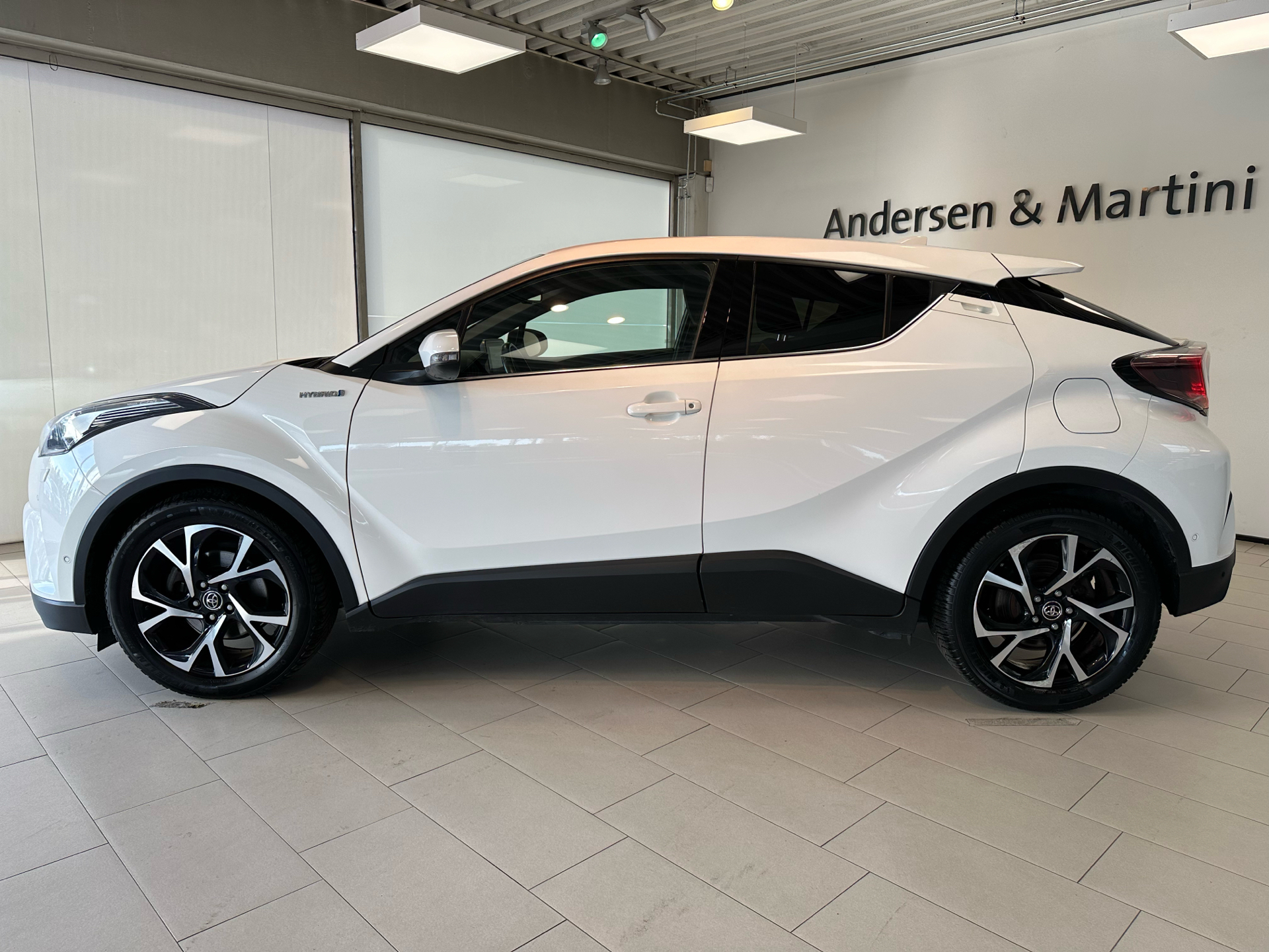 Toyota C-HR 1,8 Hybrid C-LUB Premium Selected Multidrive S 122HK 5d Aut.