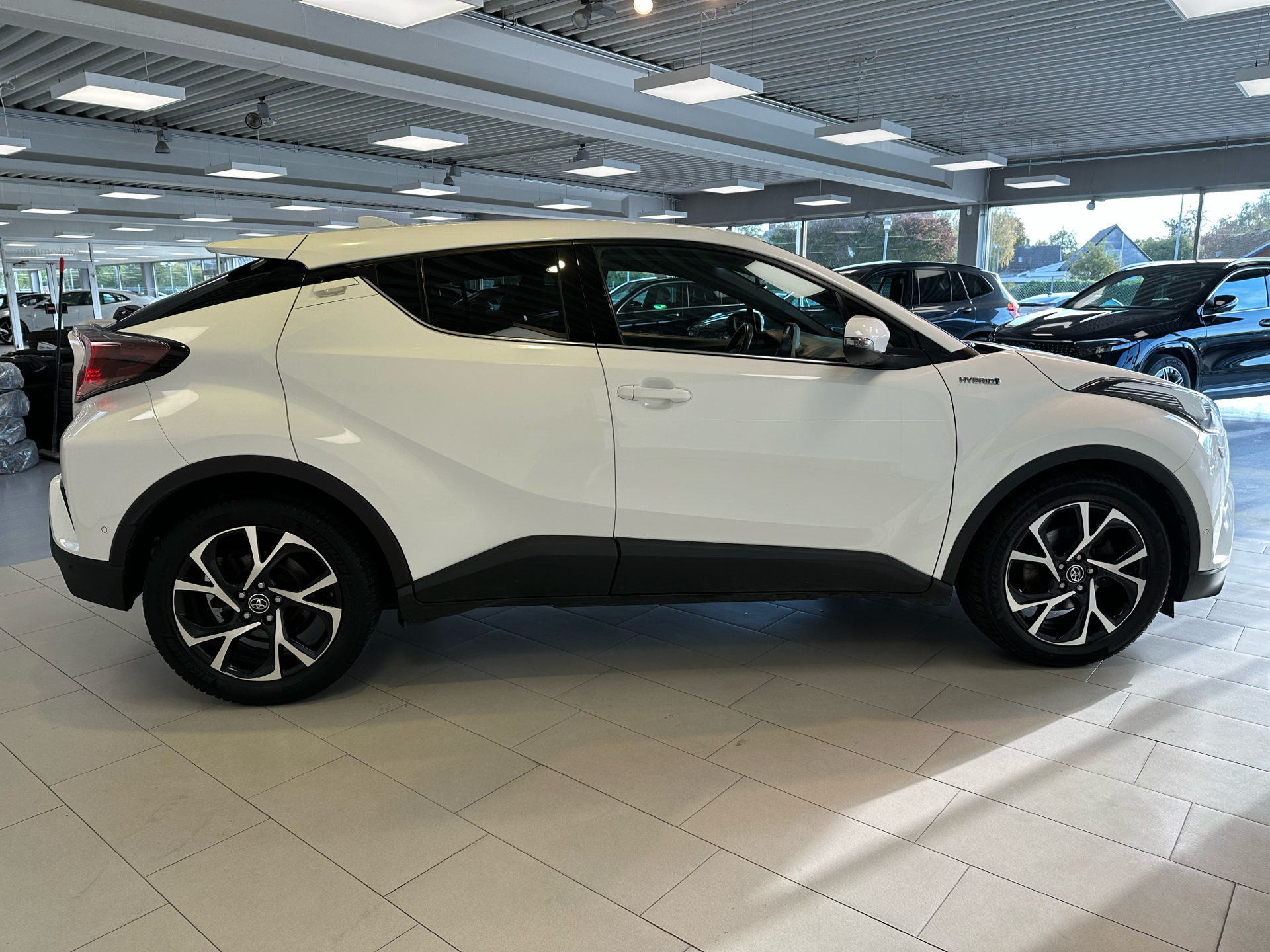 Toyota C-HR 1,8 Hybrid C-LUB Premium Selected Multidrive S 122HK 5d Aut.