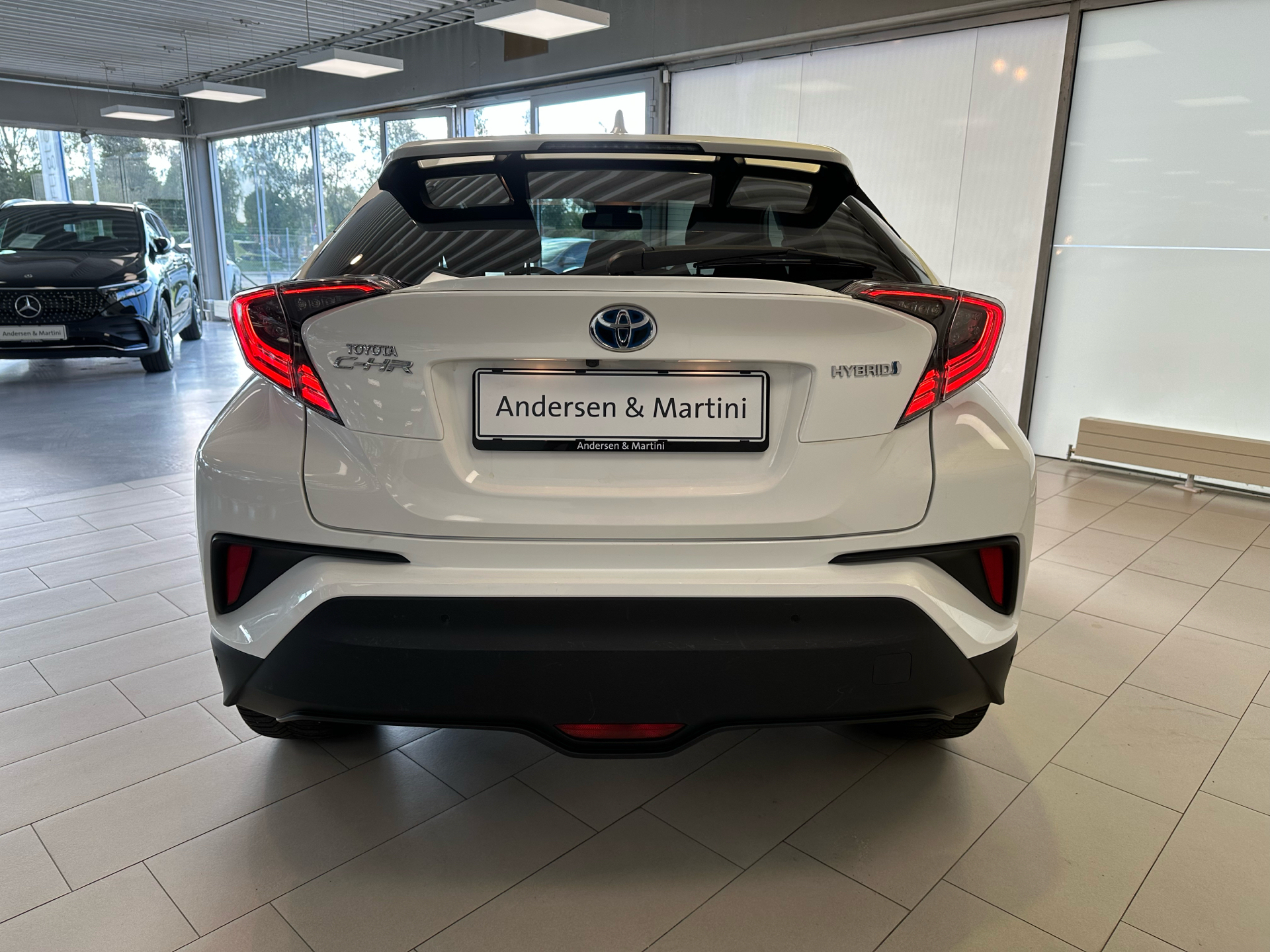 Hvid Toyota C-HR fra 2019