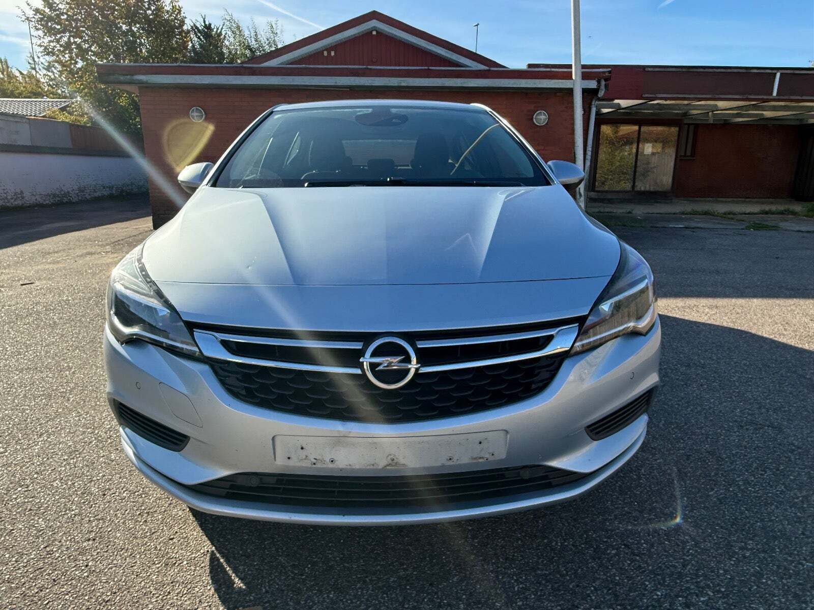 Blå Opel Astra fra 2016
