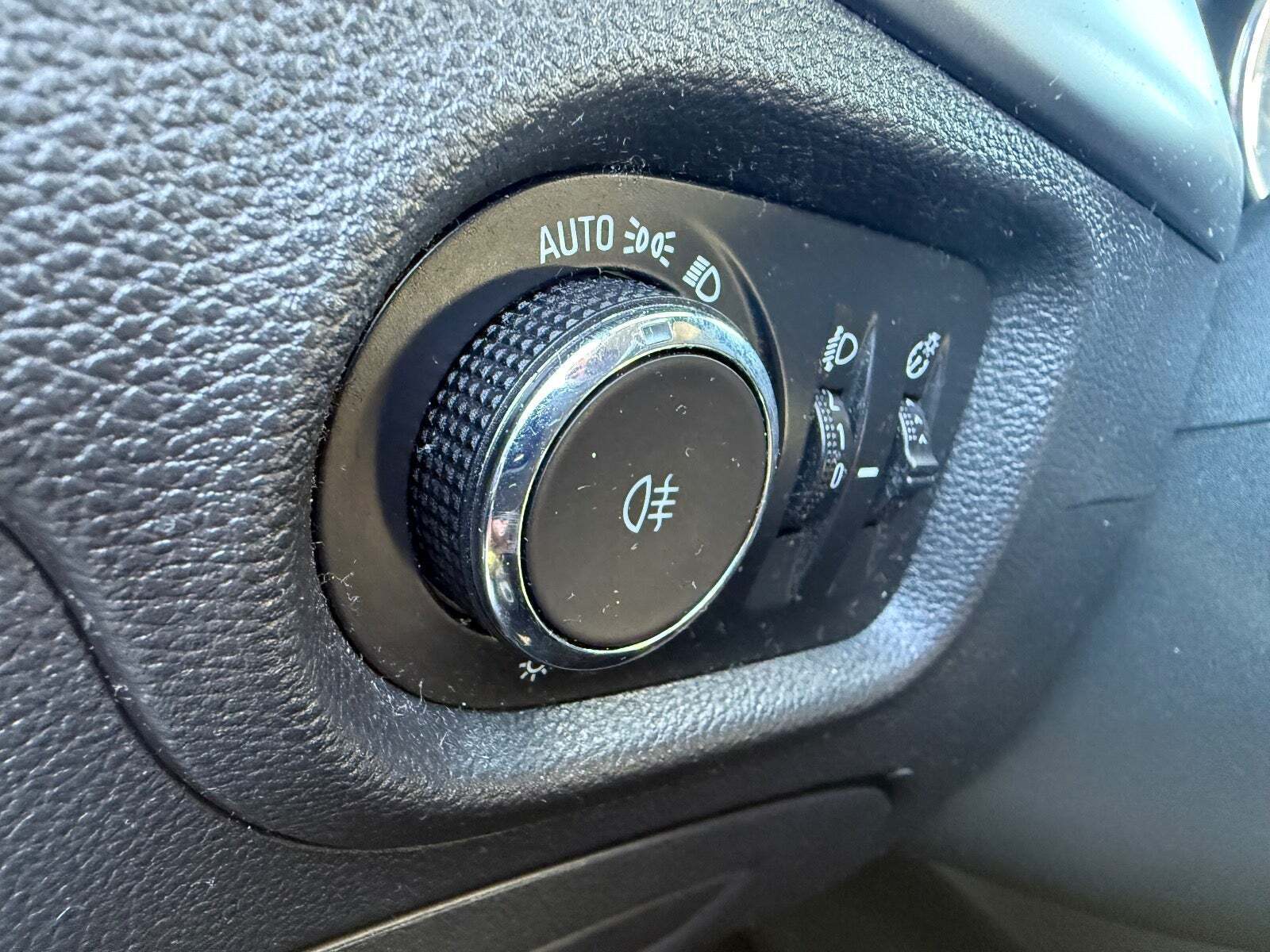 Blå Opel Astra fra 2016