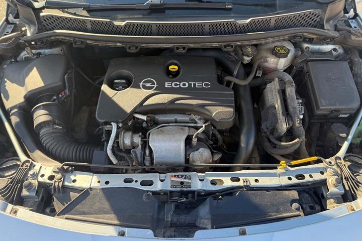 Blå Opel Astra fra 2016