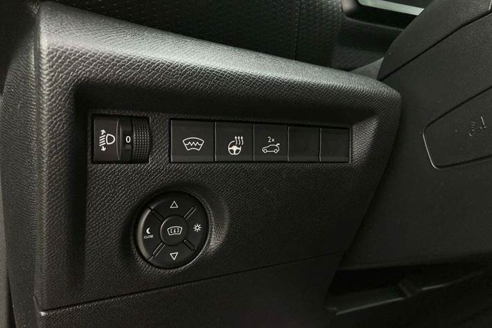 Sort Citroën ë-C4 X fra 2023