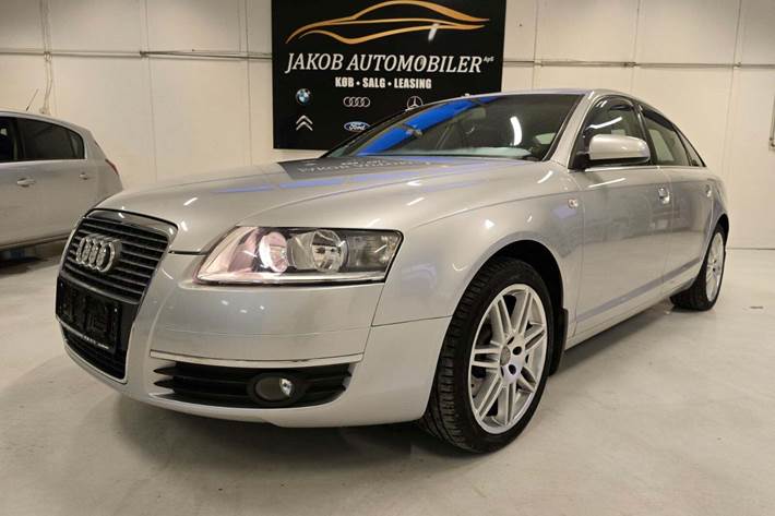 Sølv Audi A6 fra 2007 set udefra