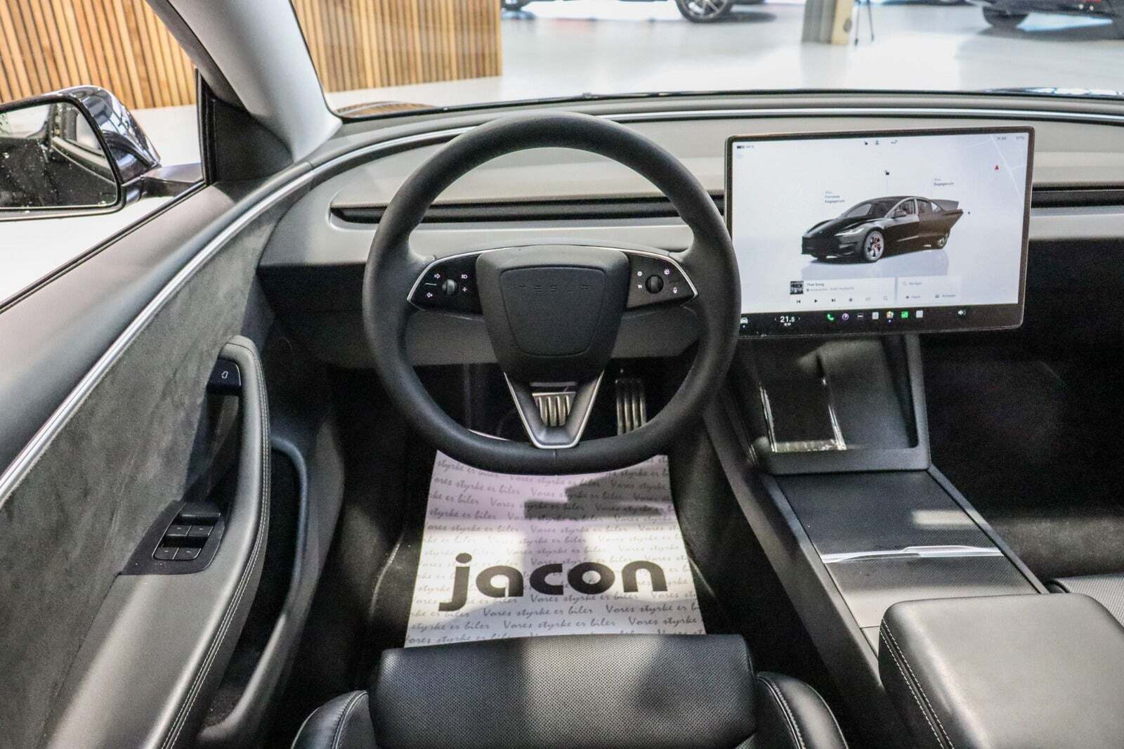 Sort Tesla Model 3 fra 2024