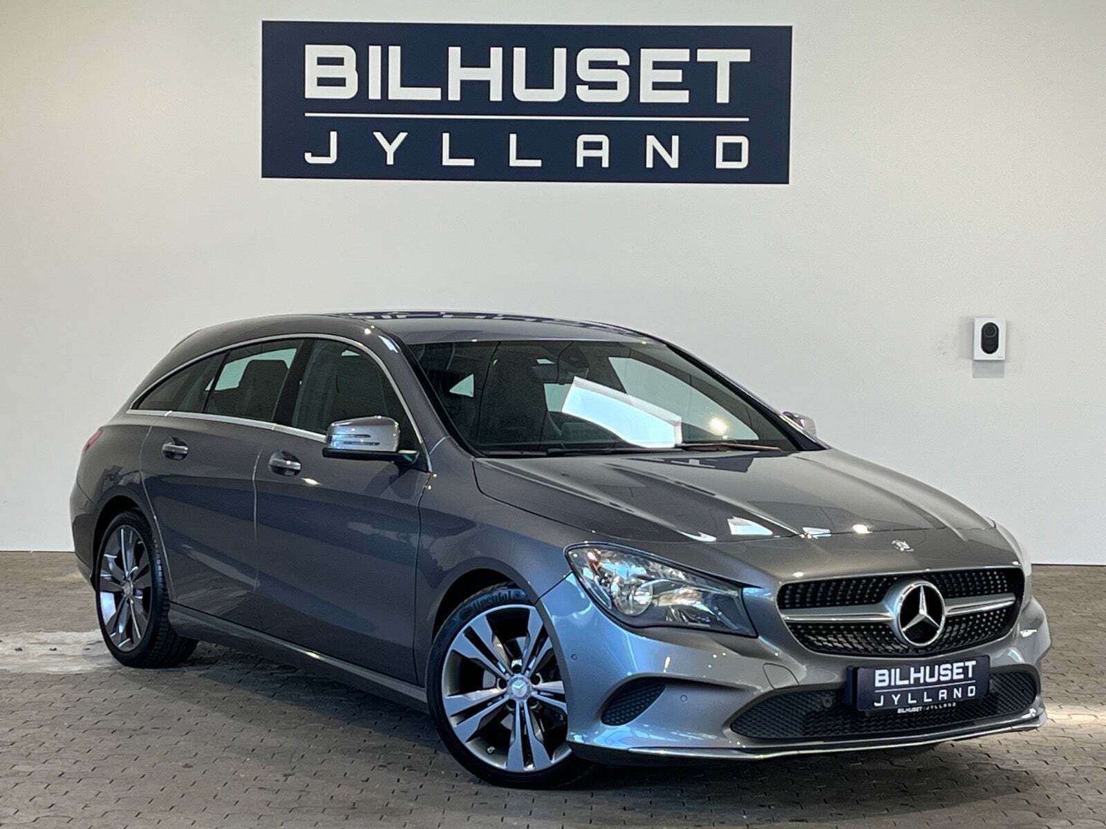 Grå Mercedes CLA220 d fra 2016