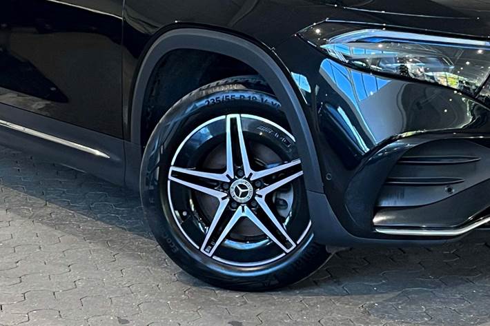 Sort Mercedes EQB350 fra 2022