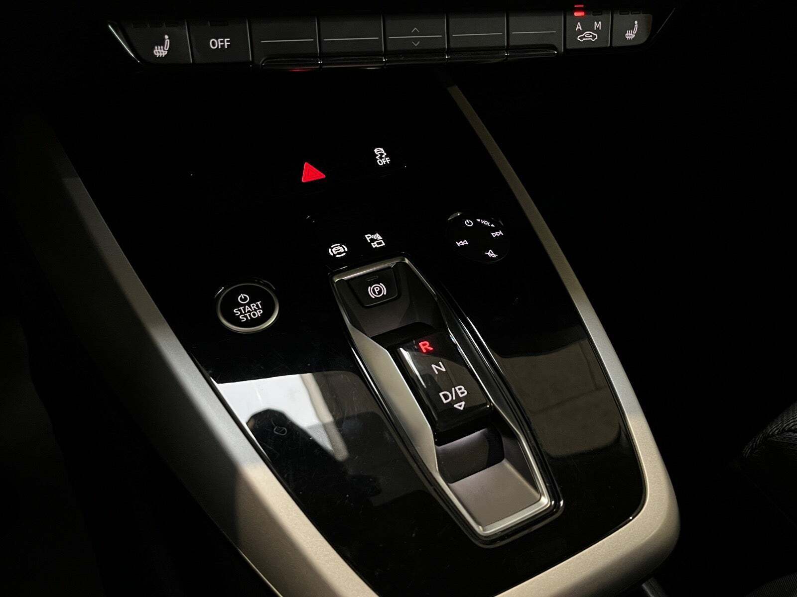 Grå Audi Q4 e-tron fra 2022