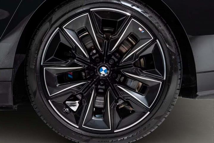 undefined BMW i7 fra 2023
