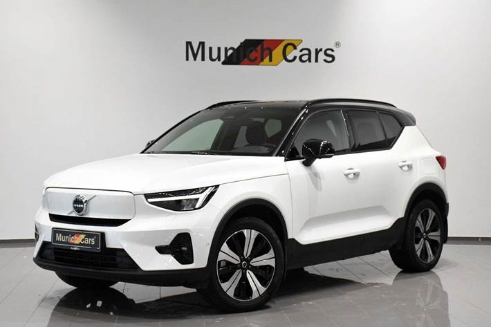 Hvid Volvo XC40 fra 2023 set udefra