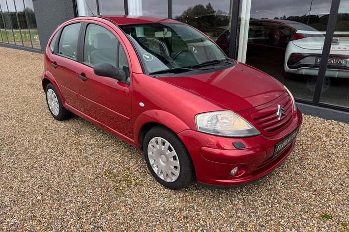 Rød Citroën C3 fra 2002 set udefra