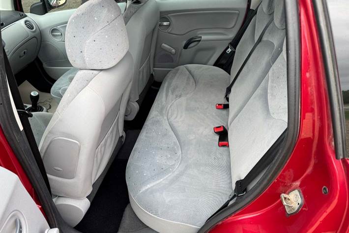 Rød Citroën C3 fra 2002