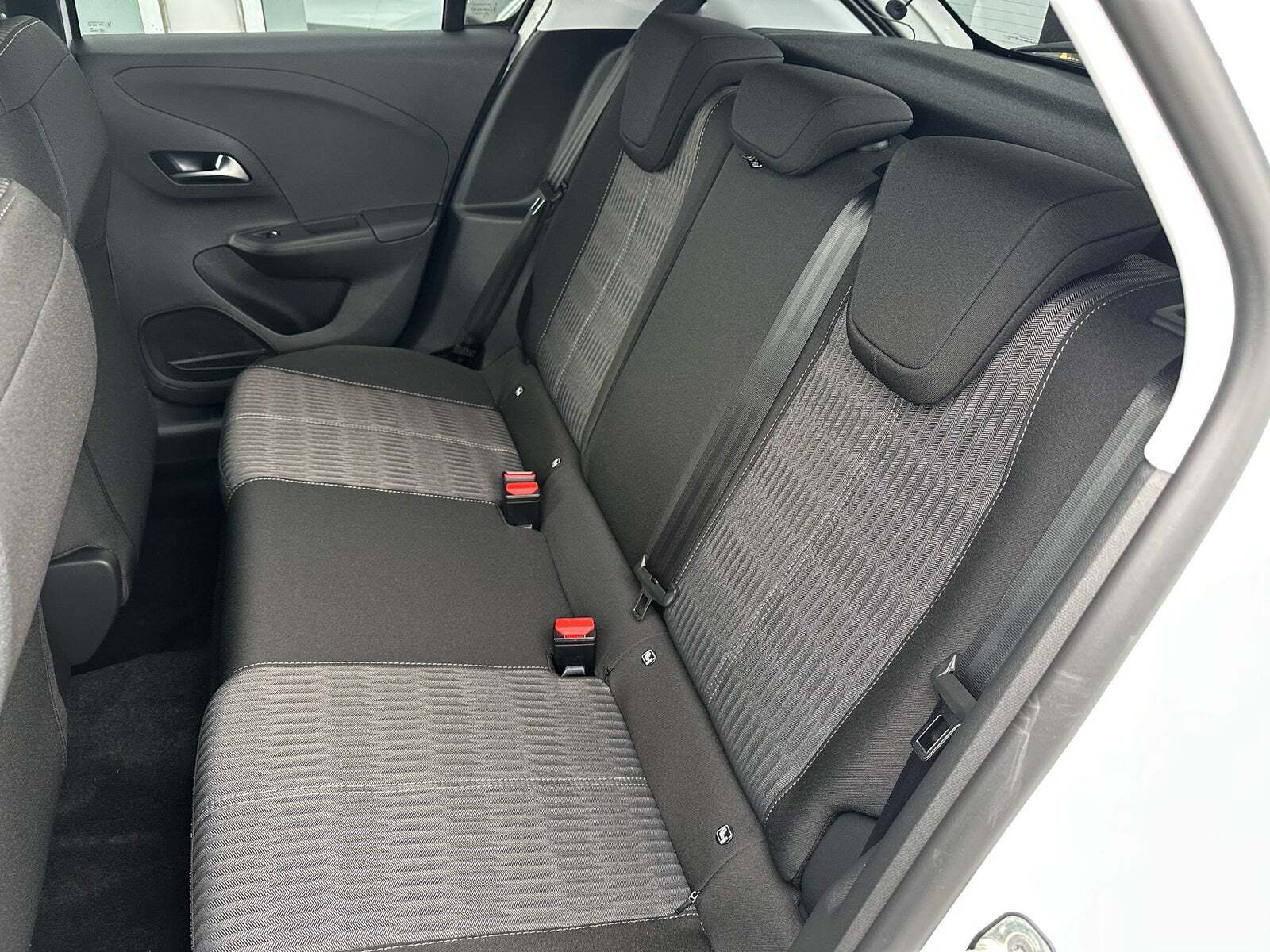 Hvid Opel Corsa-e fra 2023