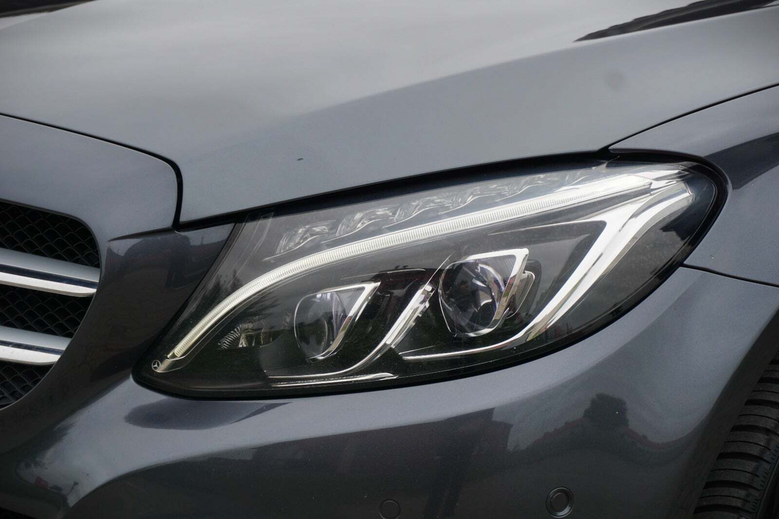 Grå Mercedes C220 fra 2015