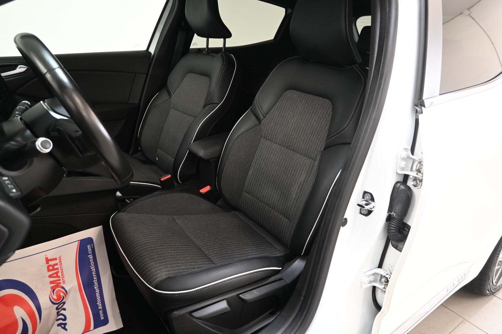 Hvid Renault Clio V fra 2020